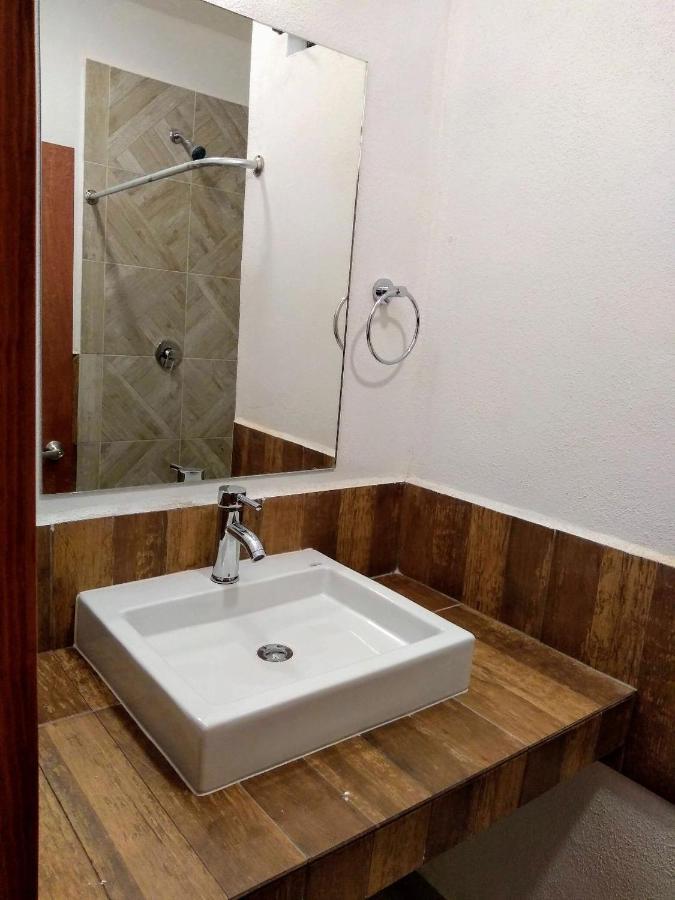 Casa Republik Hotel Leon Bagian luar foto