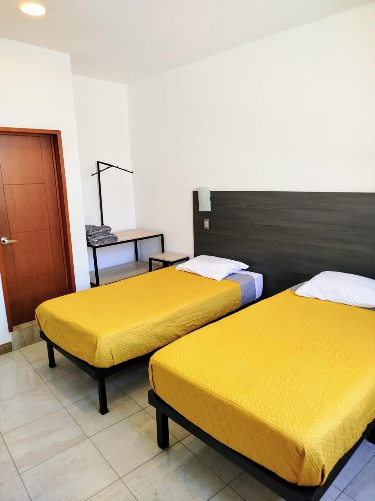 Casa Republik Hotel Leon Bagian luar foto